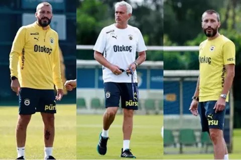 حوار يلا كورة.. مساعده: مورينيو لم يخطئ مع صلاح ودي بروين.. وأسلوبه غير دفاعي